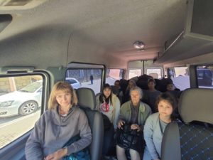 Ryhmä pakolaisia matkalla Ukrainasta Gagauziaan, Moldovaan.