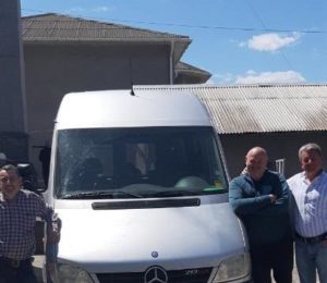 7. Nämä kolme ukrainalaista kristittyä miestä vastaavat bussin ylöspidosta ja ajavat sillä Ukrainan ja Moldovan välillä
