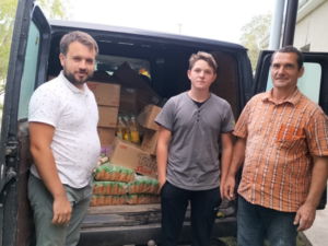 Kuvassa Gagauzian kristittyjä, jotka ovat kuluneiden viikkojen aikana kuljettaneet elintarvikkeita Ukrainaan.