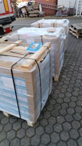 Raamatun kertomuksia lapsille -kirjapaketit ovat saapuneet Tabean varastolle Saksaan. 