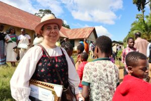 Anna Vähäkangas Lounais-Etiopian Gidolessa. Kuva: Sanna Suutari