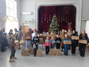 Ukrainalaiset lapset saivat joulupaketteja. Kuva: Tabea